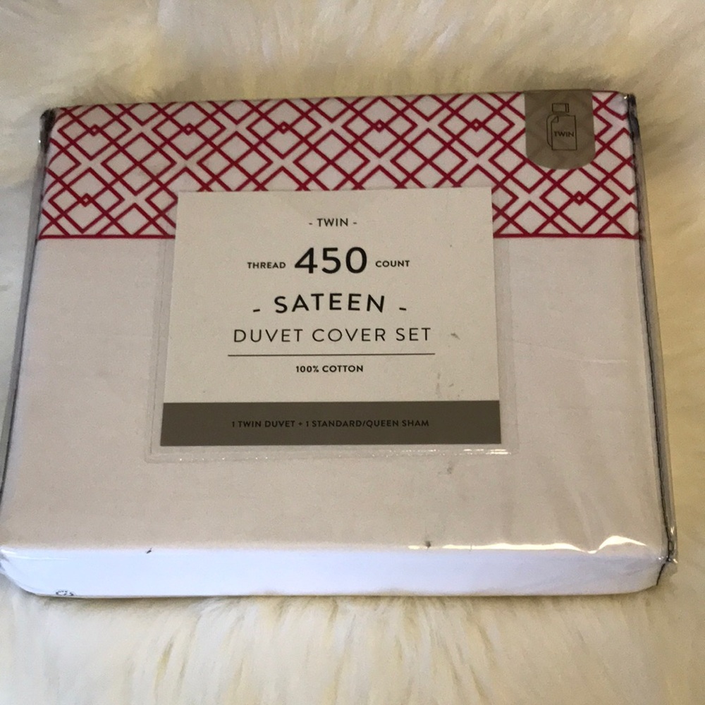 White and Red Sateen Duvet Cover Set. 100 % Cotton
